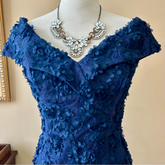 XSCAPE 3D Floral Lace Off-The-Shoulder Dress Navy Blue Faux Wrap Size 10 - Picture 5 of 11